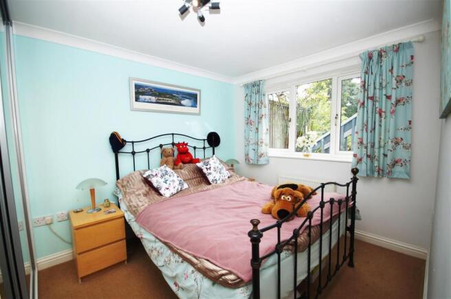 bed2.jpg