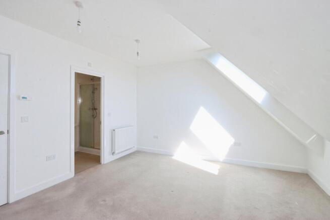 4 bed Semi-Detached for sale Image 12