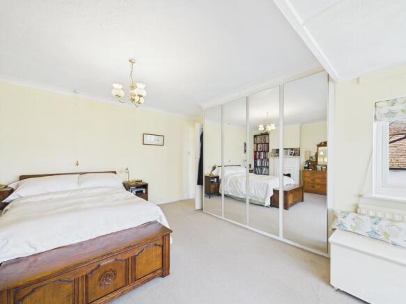CAM02136G0-PR0369-STILL004