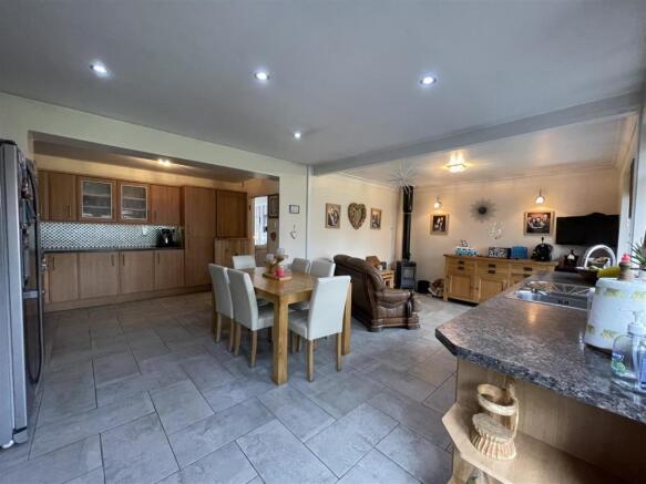 Kitchen/Dining Room