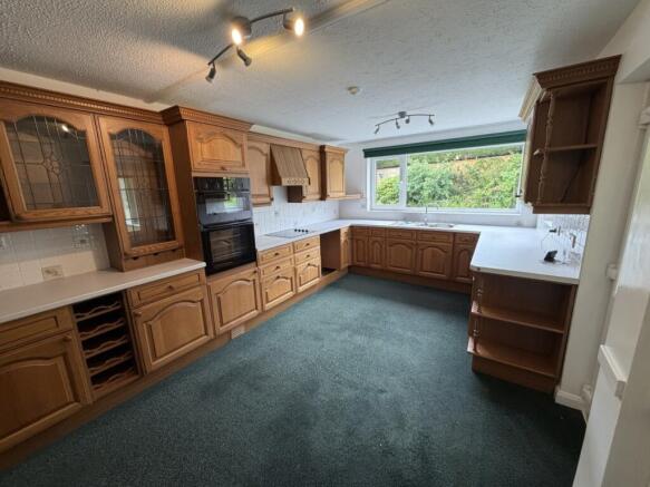 4 bed Detached to rent Image 4