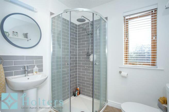Master Bedroom En-Suite.jpg