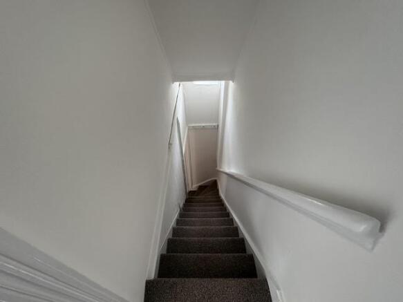 2 bed House to rent Image 6