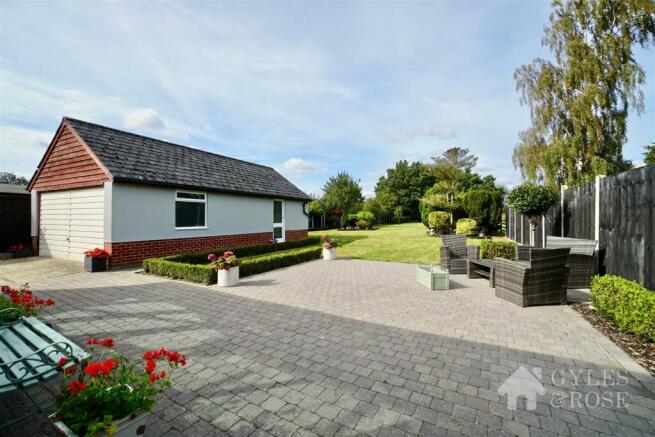 Garden, patio and garage