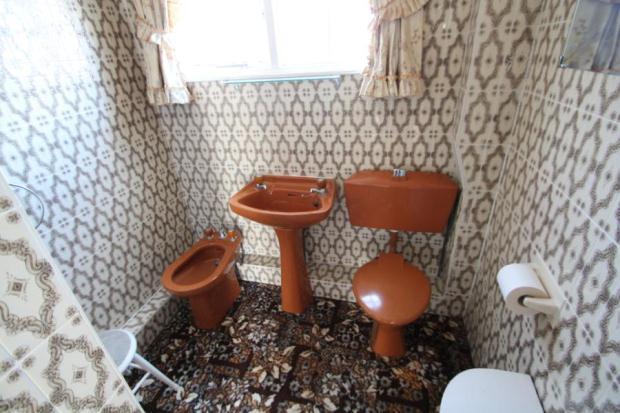 UPSTAIRS SHOWER RM