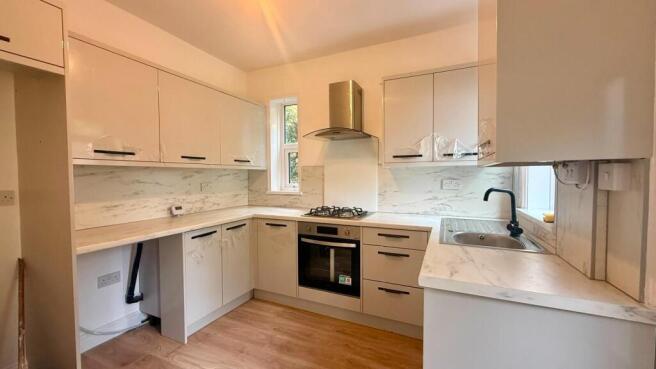 3 bed Semi-Detached to rent Image 10