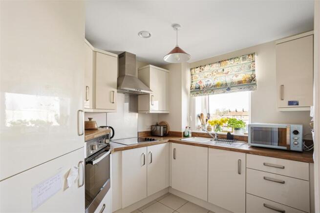 2 bed Apartment for sale Image 11
