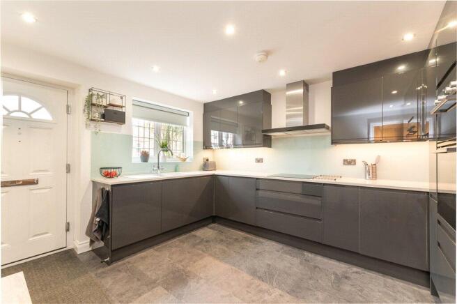 4 bed Detached for sale Image 9