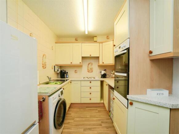 2 bed Apartment for sale Image 6