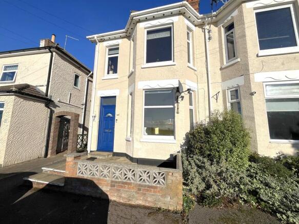 1-bed flat on Sterte Esplanade, Poole, £225,000