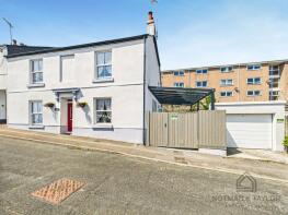 2, Barossa Place, Torpoint PL11 2BT