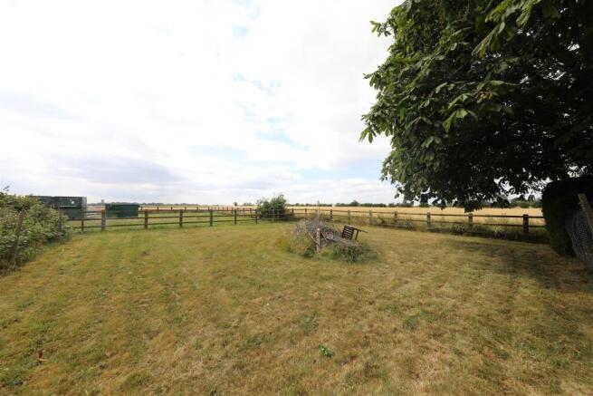 5 bed Semi-Detached for sale Image 6