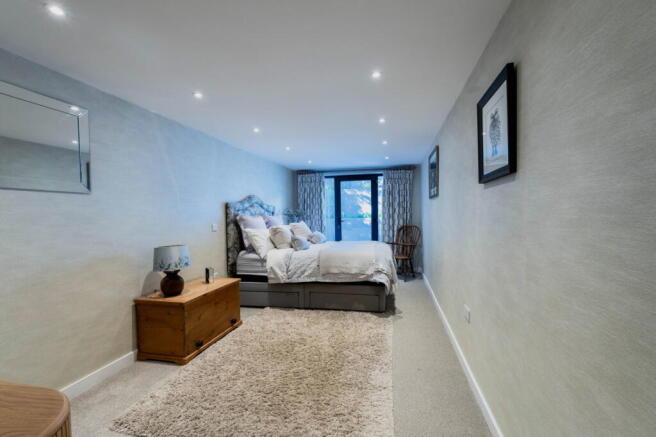 4 bed Detached for sale Image 9