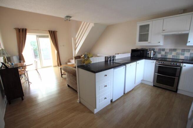 Open plan lounge/dining/kitchen