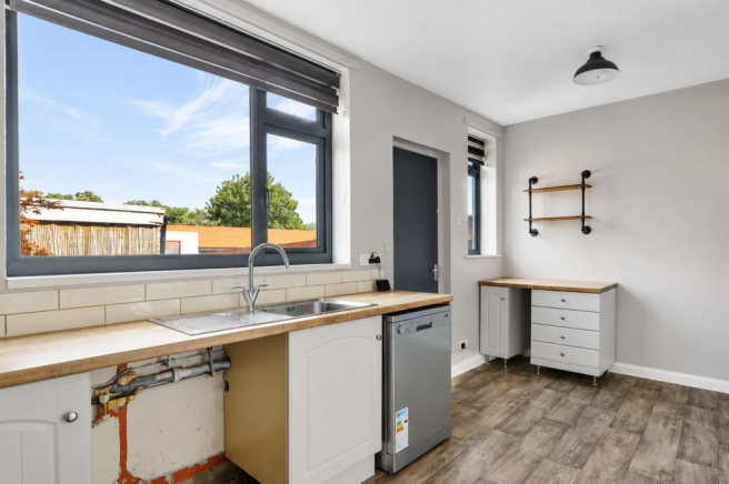 3 bed Terraced to rent Image 6