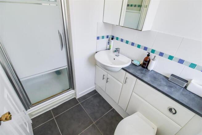 4 bed Detached for sale Image 9