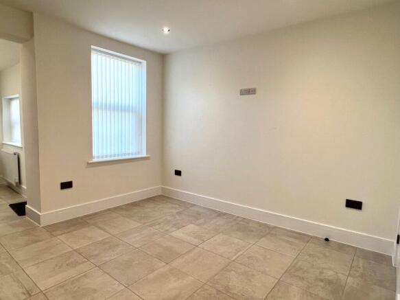 3 bed House to rent Image 5