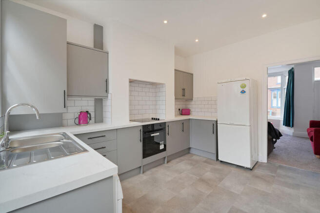 3 bed Terraced to rent Image 4