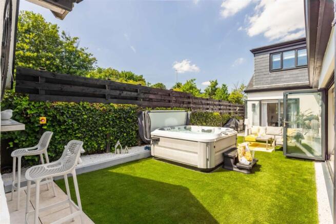 4 bed Detached for sale Image 6