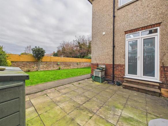 5 bed Detached for sale Image 11