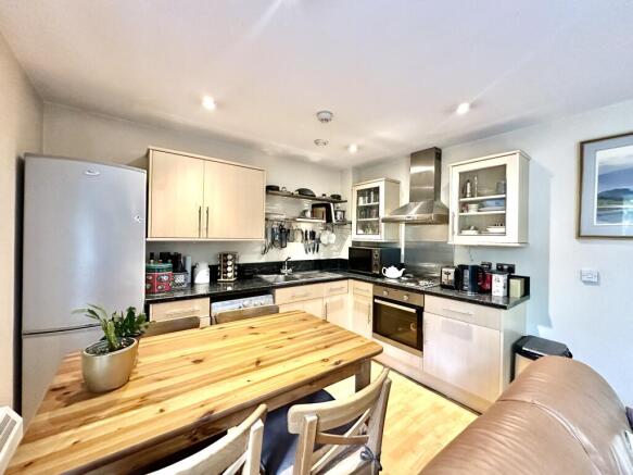 2 bed Flat for sale Image 7