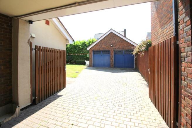 Garage and Port