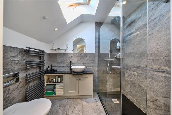 3 bed Apartment for sale Image 12