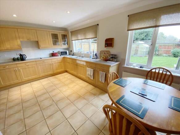 Dining Kitchen: