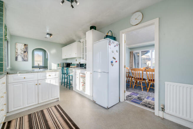 6 bed Detached for sale Image 5