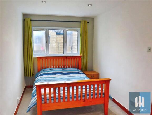5 bed Detached to rent Image 4