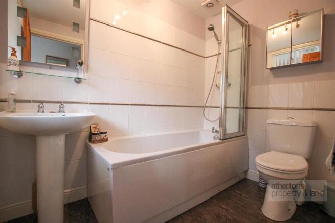 Family Bathroom.jpg