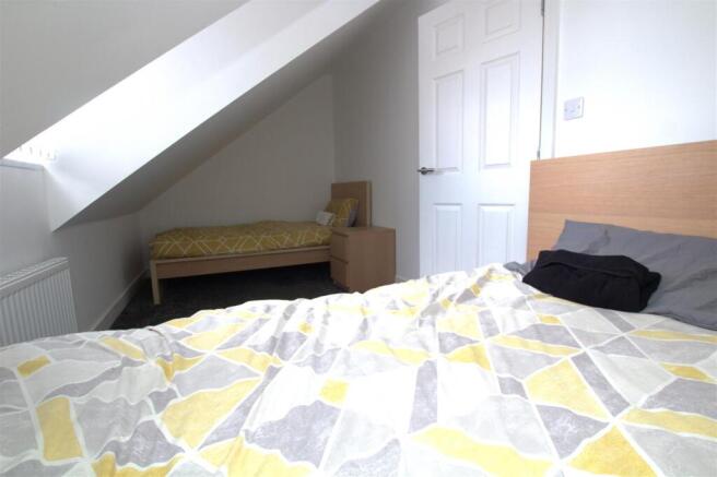 4 bed End of Terrace to rent Image 9