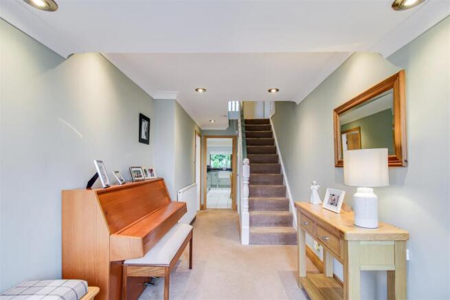 5 bed Detached for sale Image 4