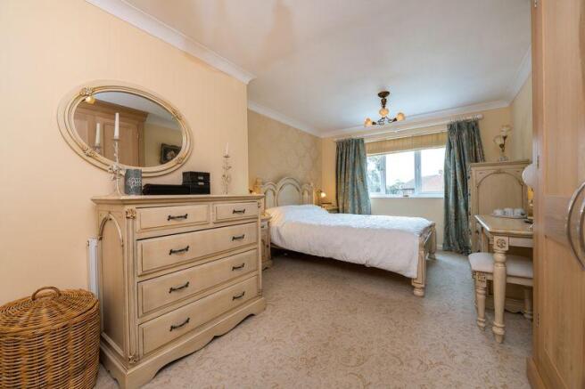 Master bedroom/1