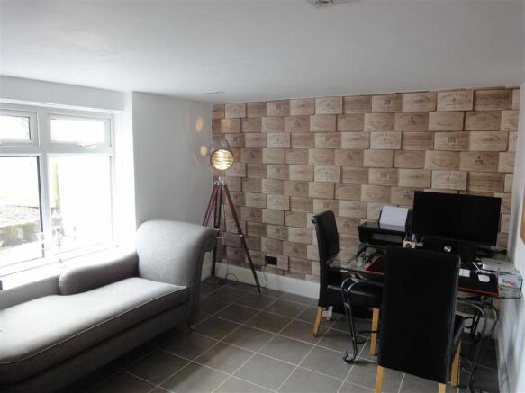 DINING ROOM/BEDROOM 