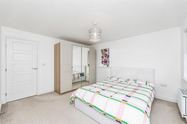 4 bed Detached for sale Image 11