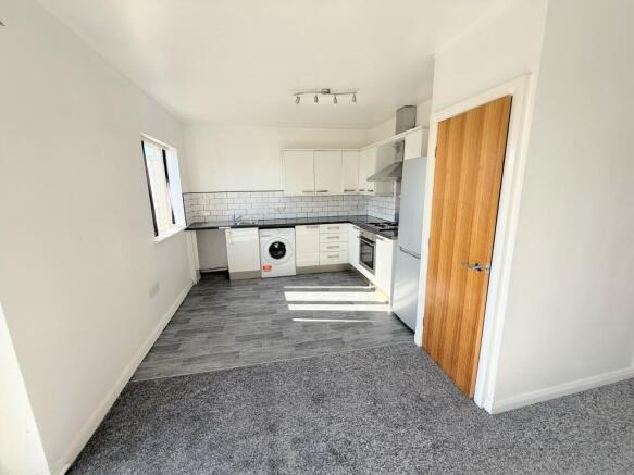 2 bed Flat to rent Image 6