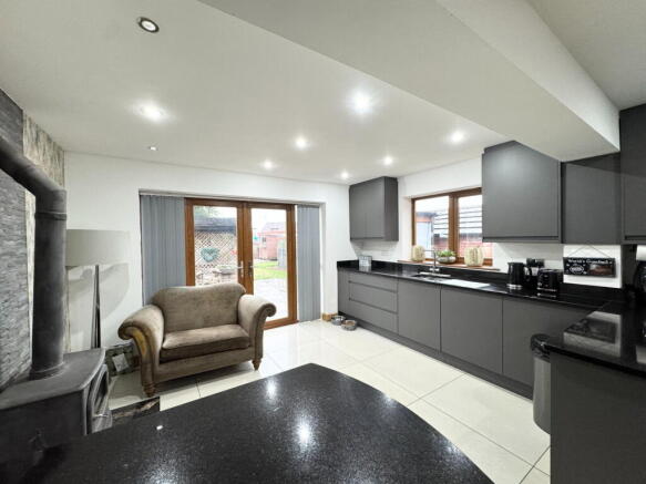 4 bed Detached for sale Image 9