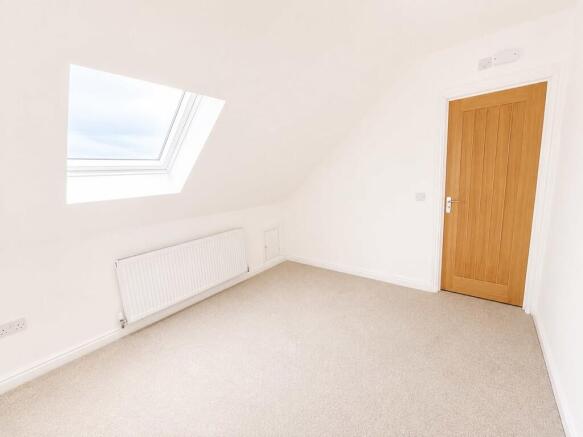 5 bed Semi-Detached for sale Image 12