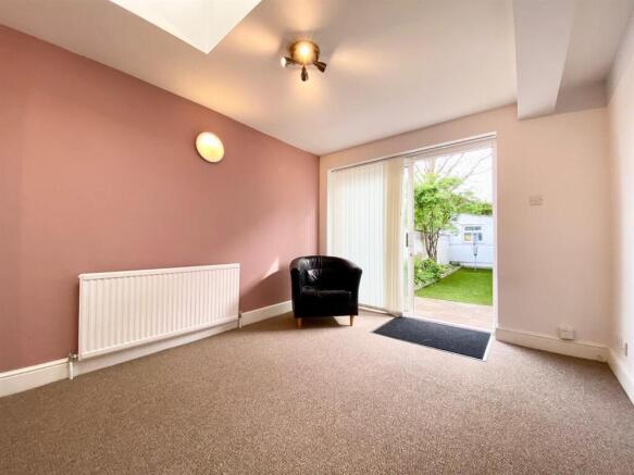 Living Room 2.jpg