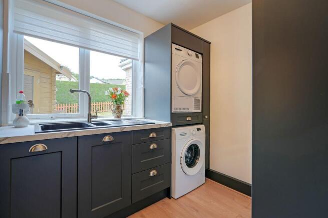 4 bed Detached for sale Image 8
