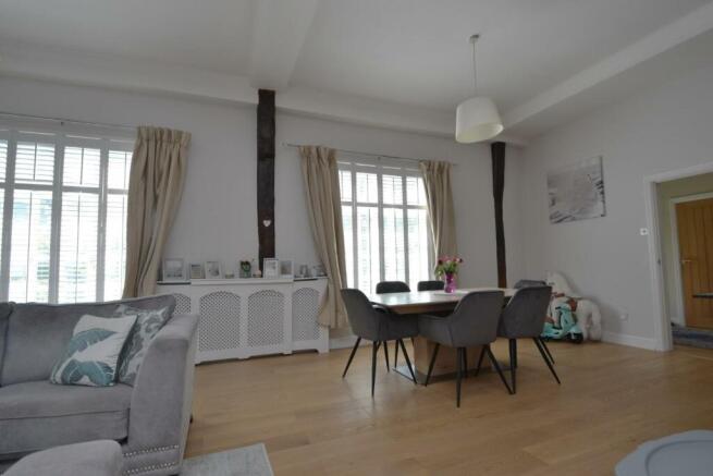 DINING LOUNGE.JPG
