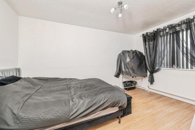 3 bed Terraced for sale Image 7