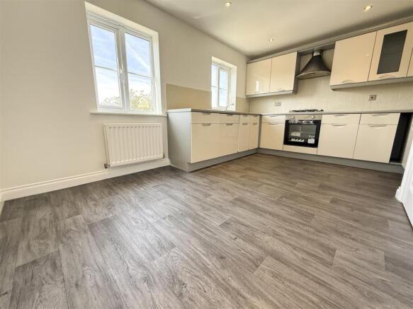 3 bed Town House for sale Image 11