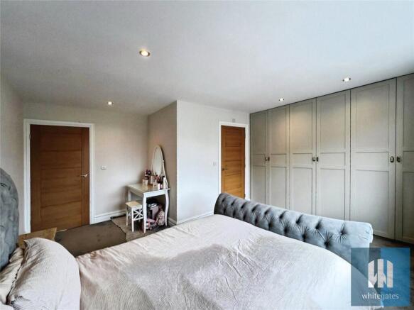 4 bed Detached for sale Image 8