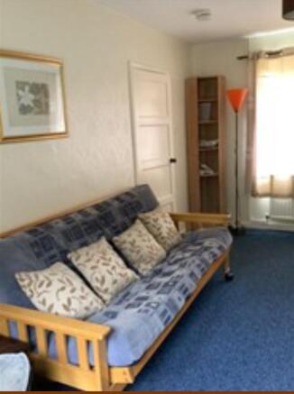 Comfortable living /  dining room