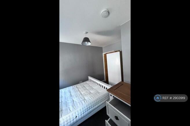 3 bed Flat to rent Image 9