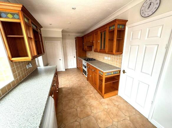 FITTED KITCHEN 