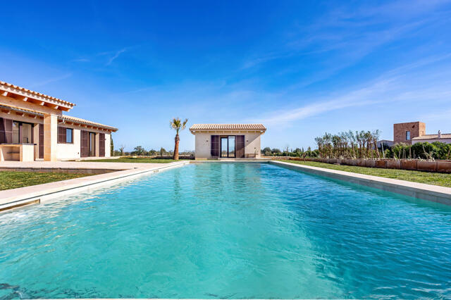 Pool - Haupthaus - Gästehaus - Luxusfinca Mallorca