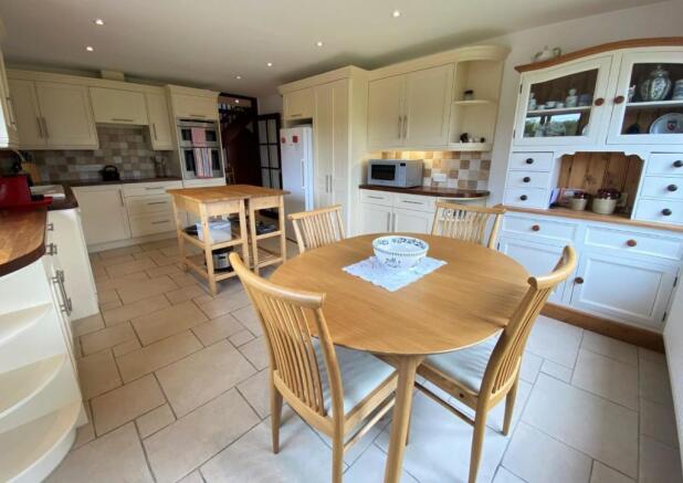 Kitchen 1.jpg